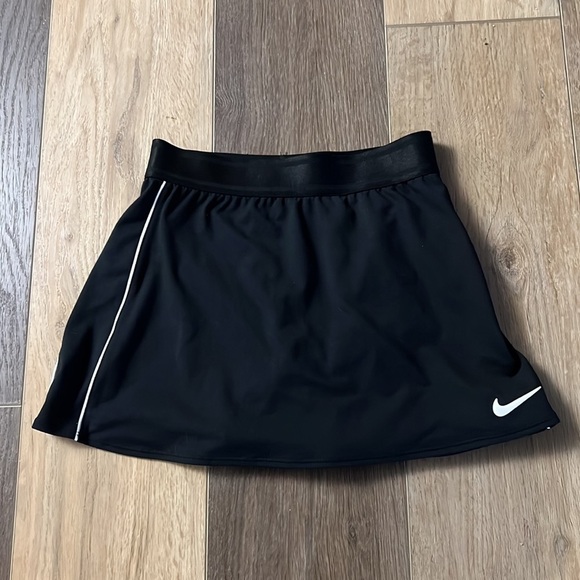 Nike Dri Fit black with white stripes Skort size X small - Picture 3 of 6